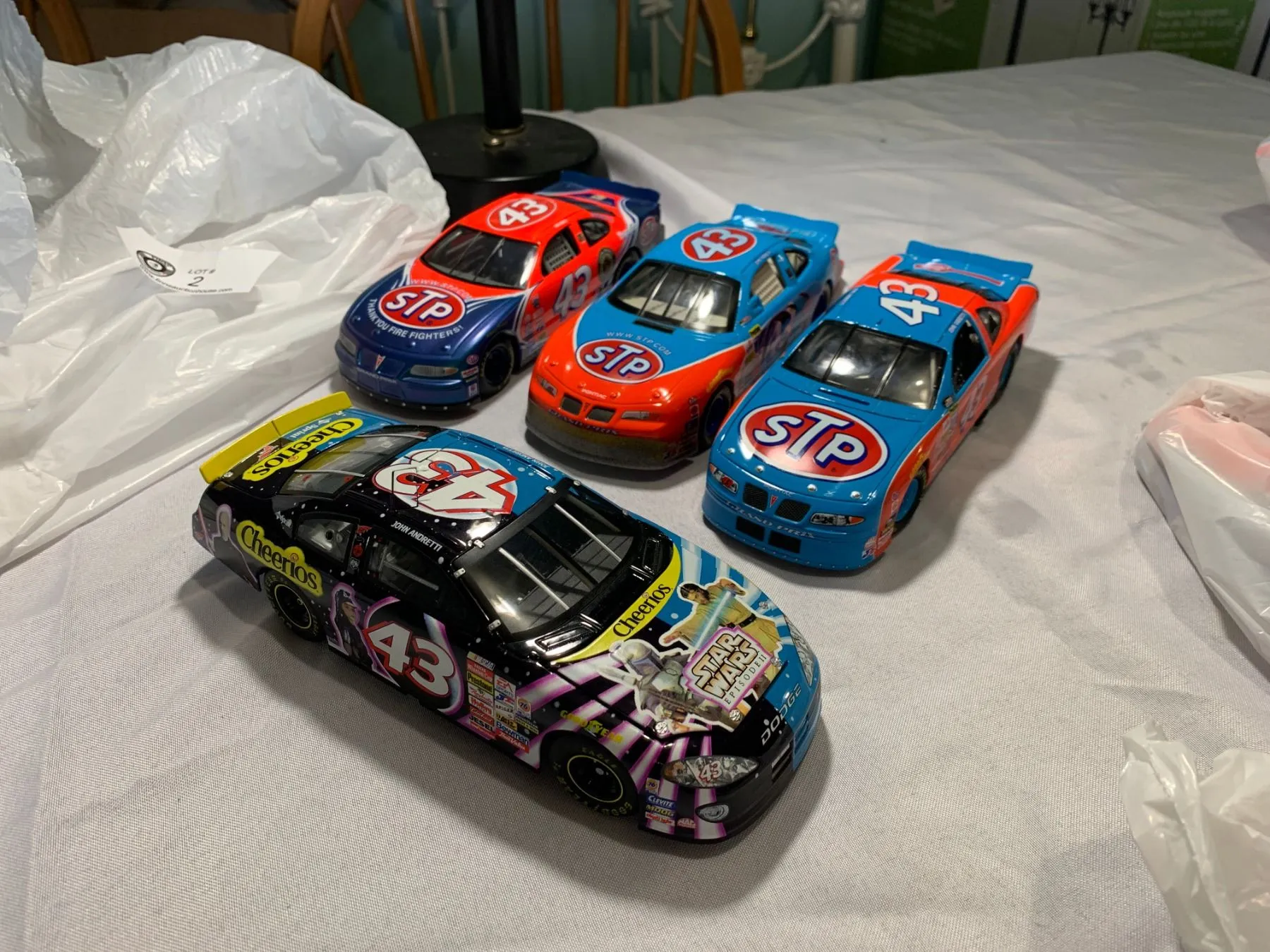 /img/46591-nascar-diecast-cars-image7.webp