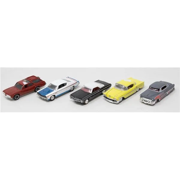 /img/46595-diecast-car-showcase.webp