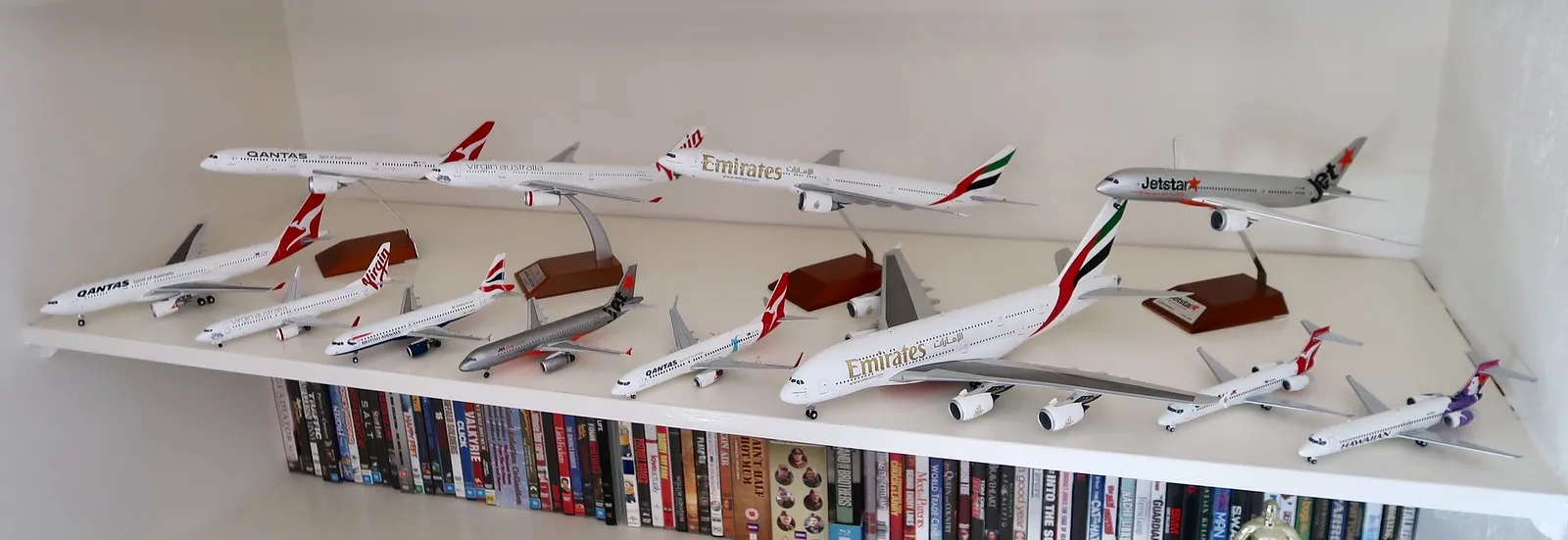 46607 diecast aircraft 1 200 scale airliner
