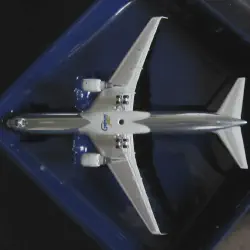 /img/46607-diecast-aircraft-1-200-scale-cleaning.webp