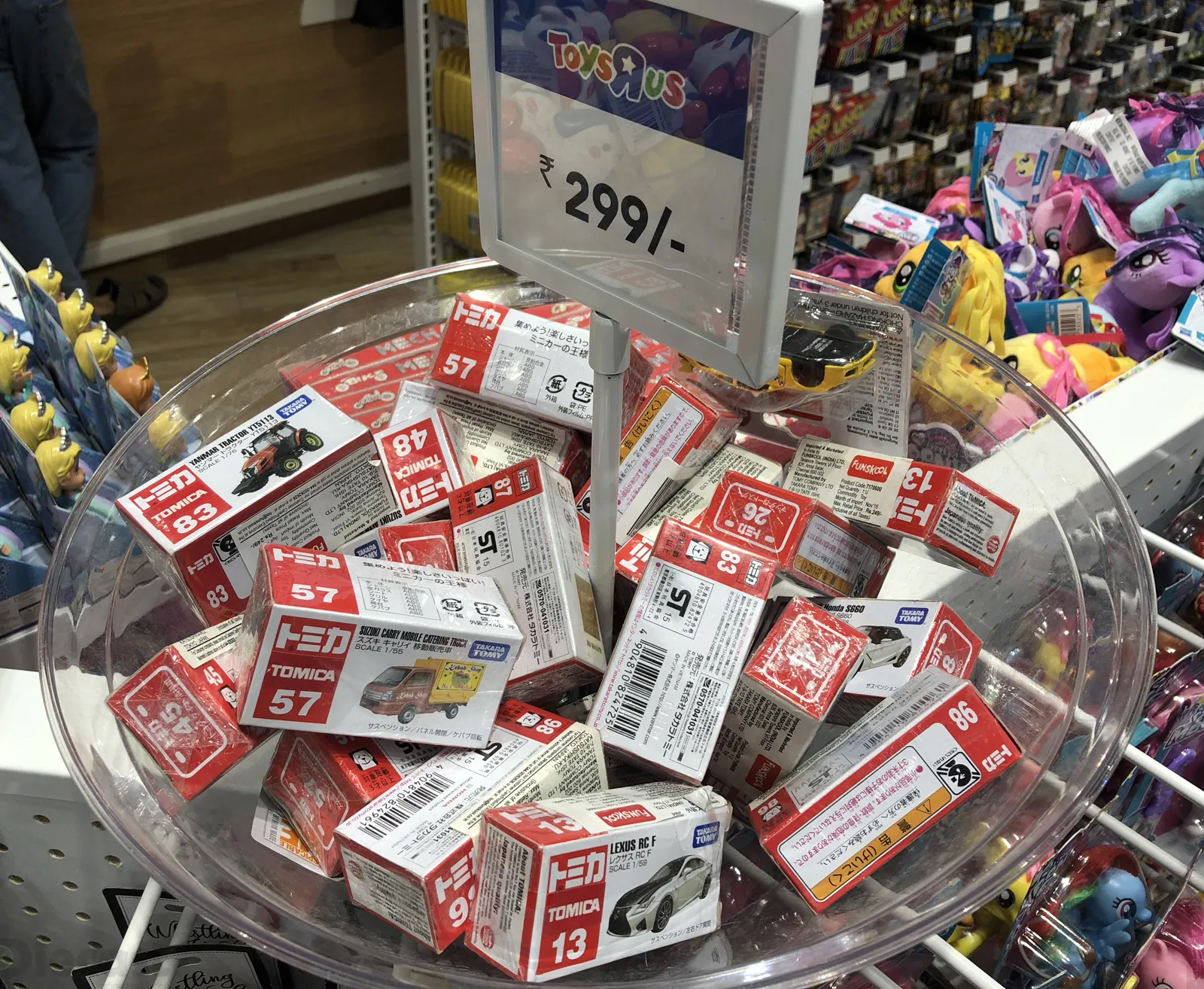 46610 tomica diecast uk model 4