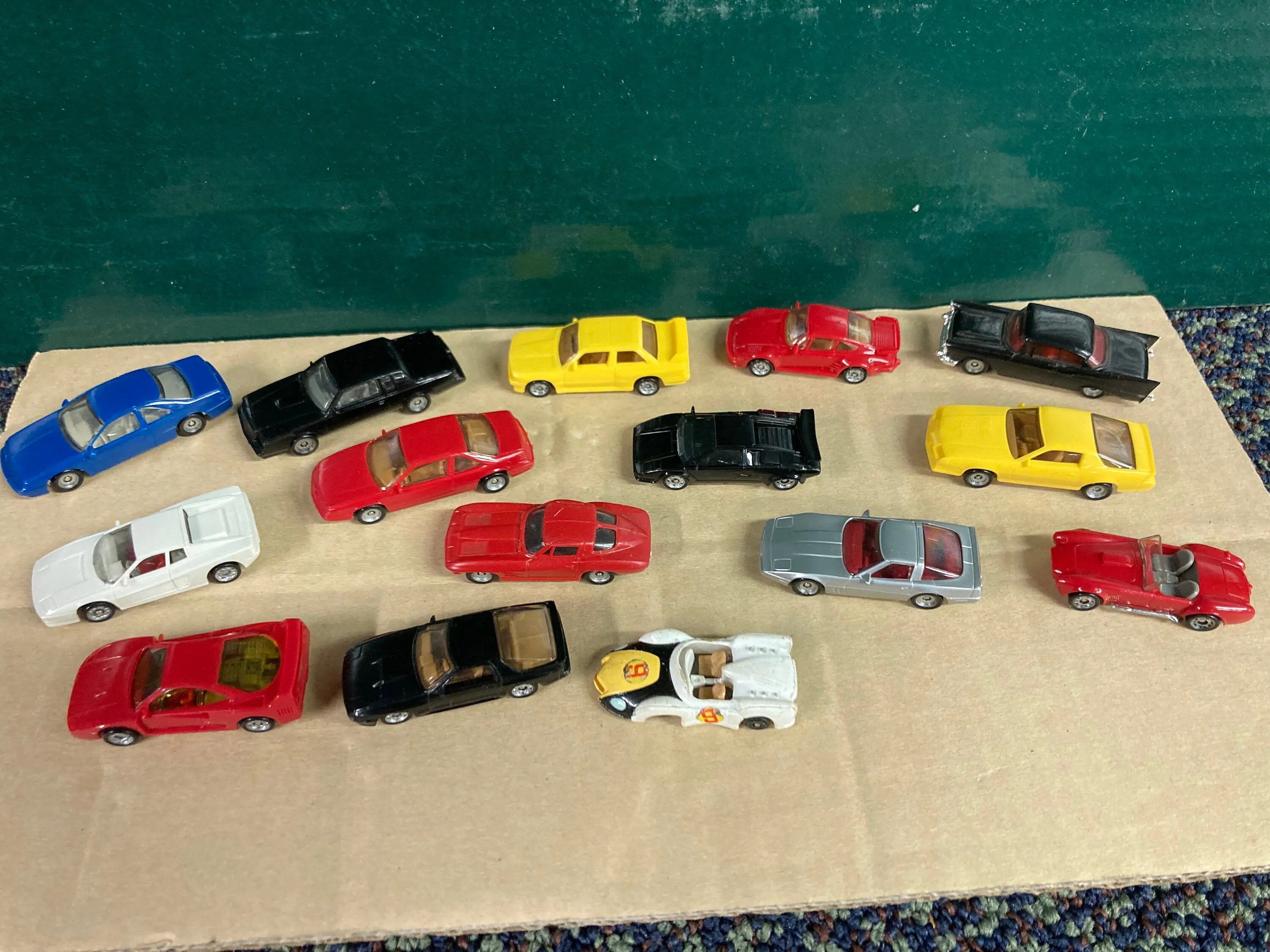 /img/46630-diecast-car-display.webp