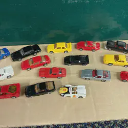 /img/46630-diecast-car-display.webp