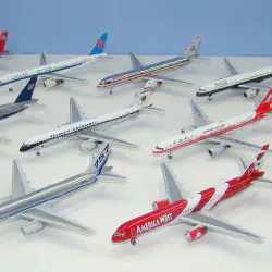 /img/46637-diecast-model-airplane-collection.webp