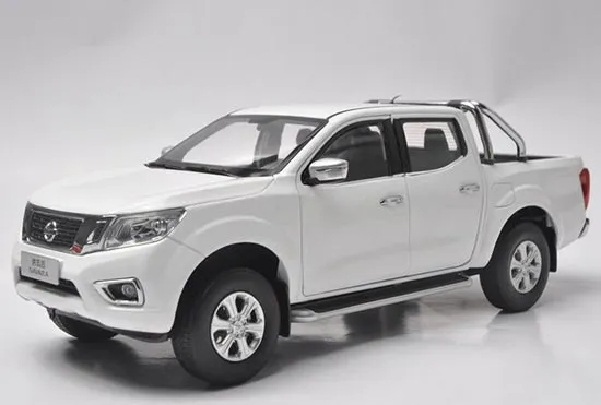 46650 diecast nissan navara display