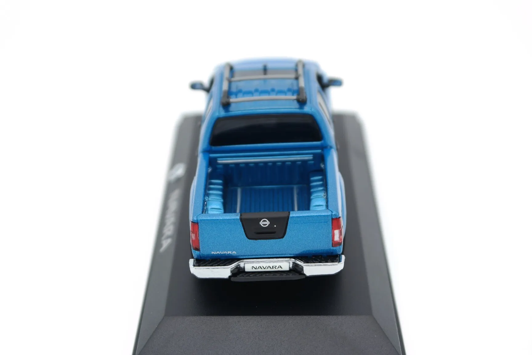 46650 limited edition nissan navara diecast