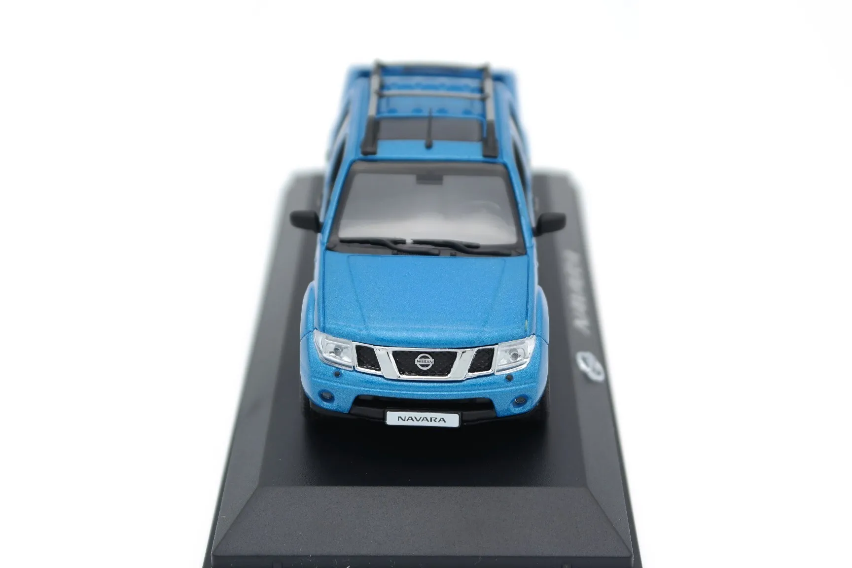 46650 nissan navara diecast collection
