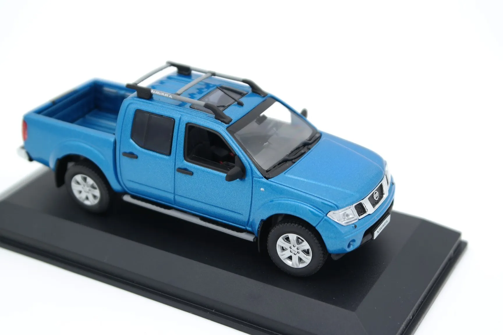 46650 nissan navara np300 diecast