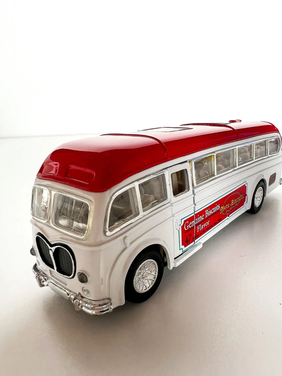 /img/46651-custom-diecast-bus-interior.webp