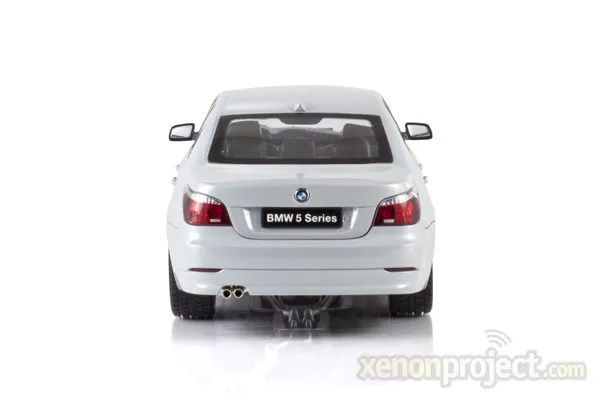 /img/46676-bmw-550i-diecast-close-up.webp