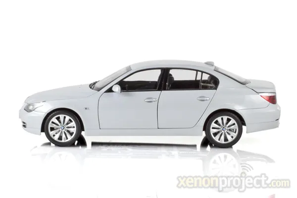46676 bmw 550i diecast display