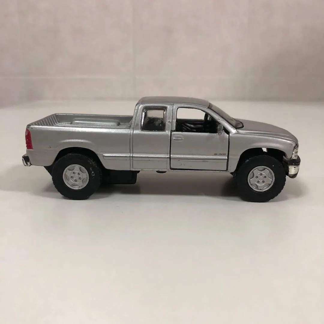 46696 silverado diecast limited edition