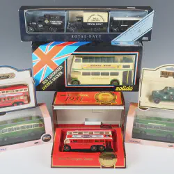 /img/46713-collecting-bus-models.webp