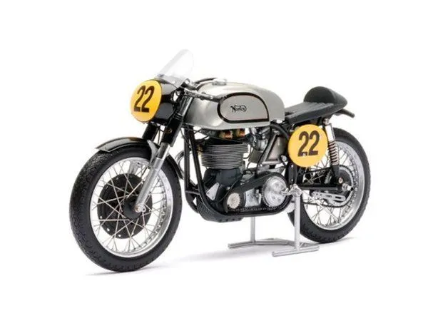 46730 minichamps iconic car