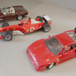 /img/46735-displaying-diecast-cars.webp