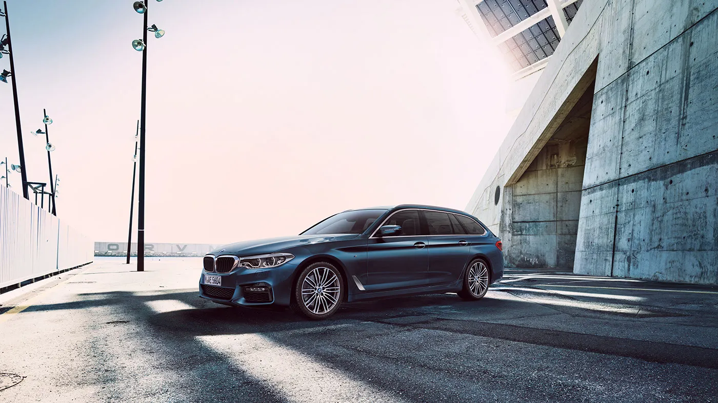 46736 diecast bmw 5 series touring detailed features