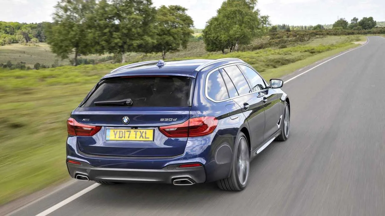 /img/46736-diecast-bmw-5-series-touring-display.webp