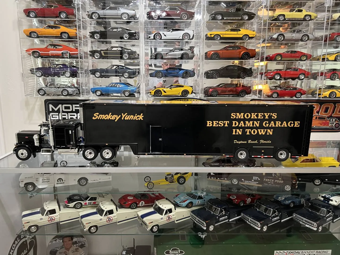 46743 1 18 scale detailed car