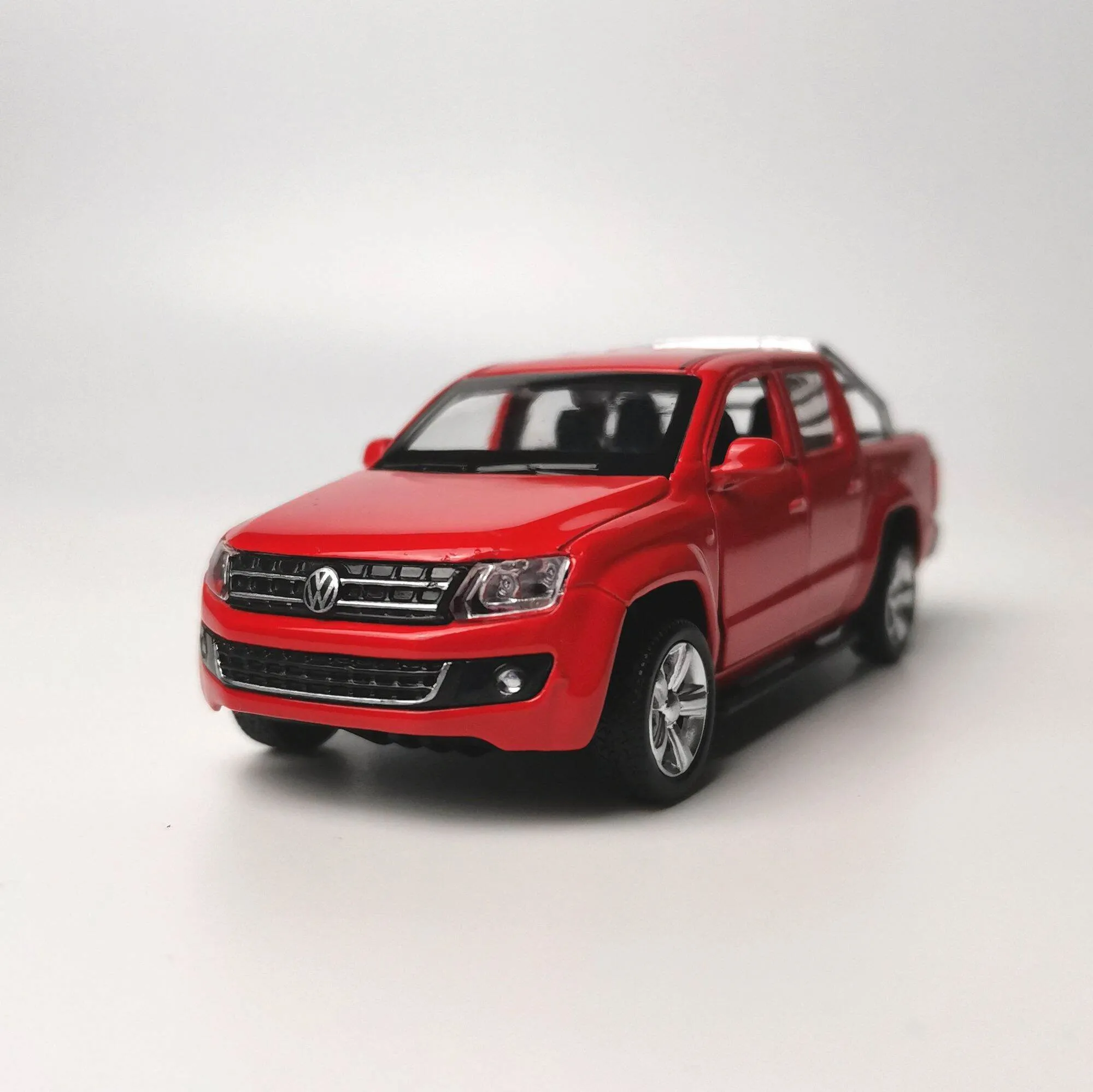 46785 amarok diecast cars feature4