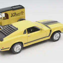 /img/46800-diecast-car-display.webp