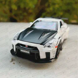 /img/46813-choosing-gtr-diecast.webp
