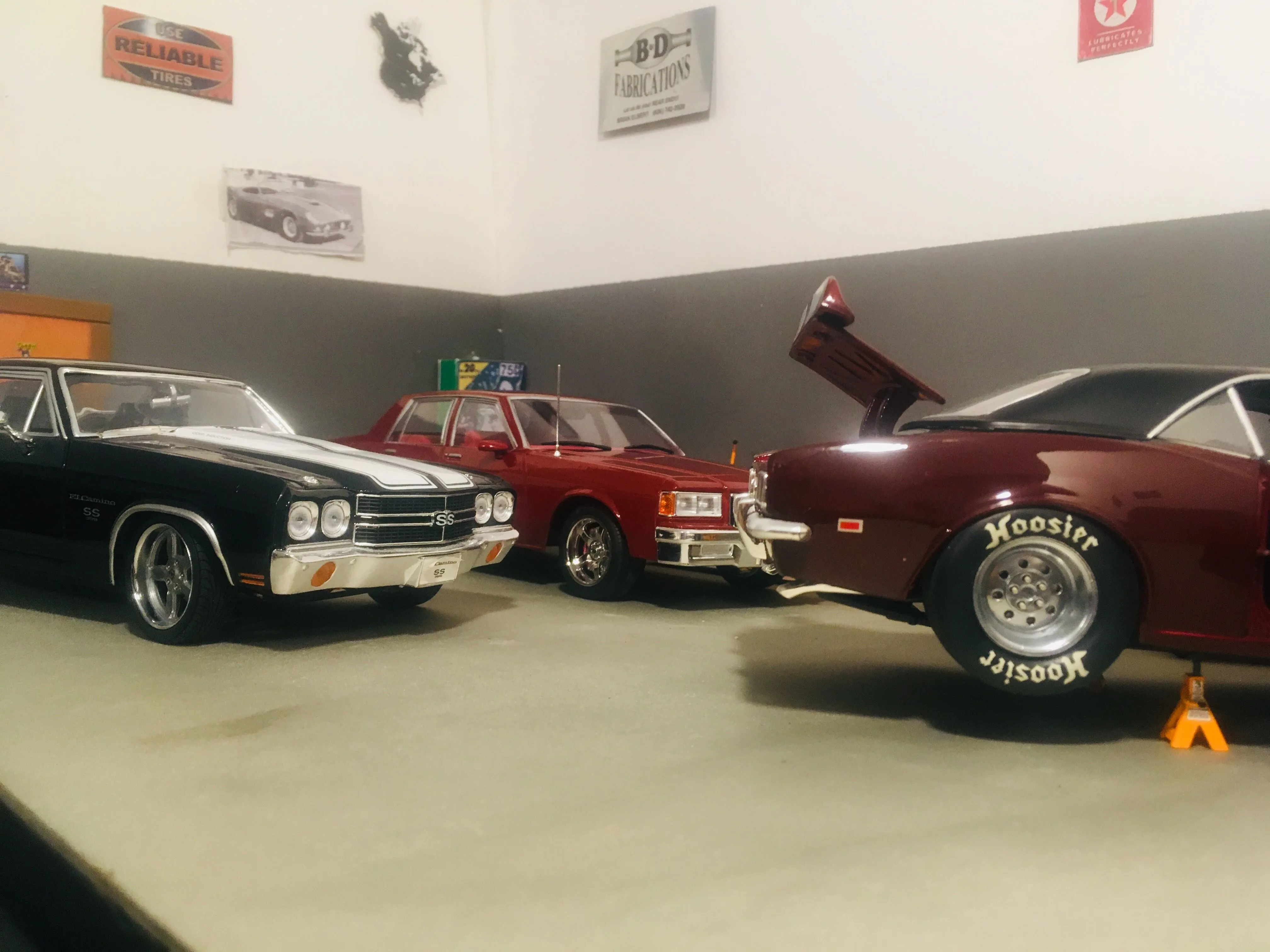 46833 diecast scale garage display