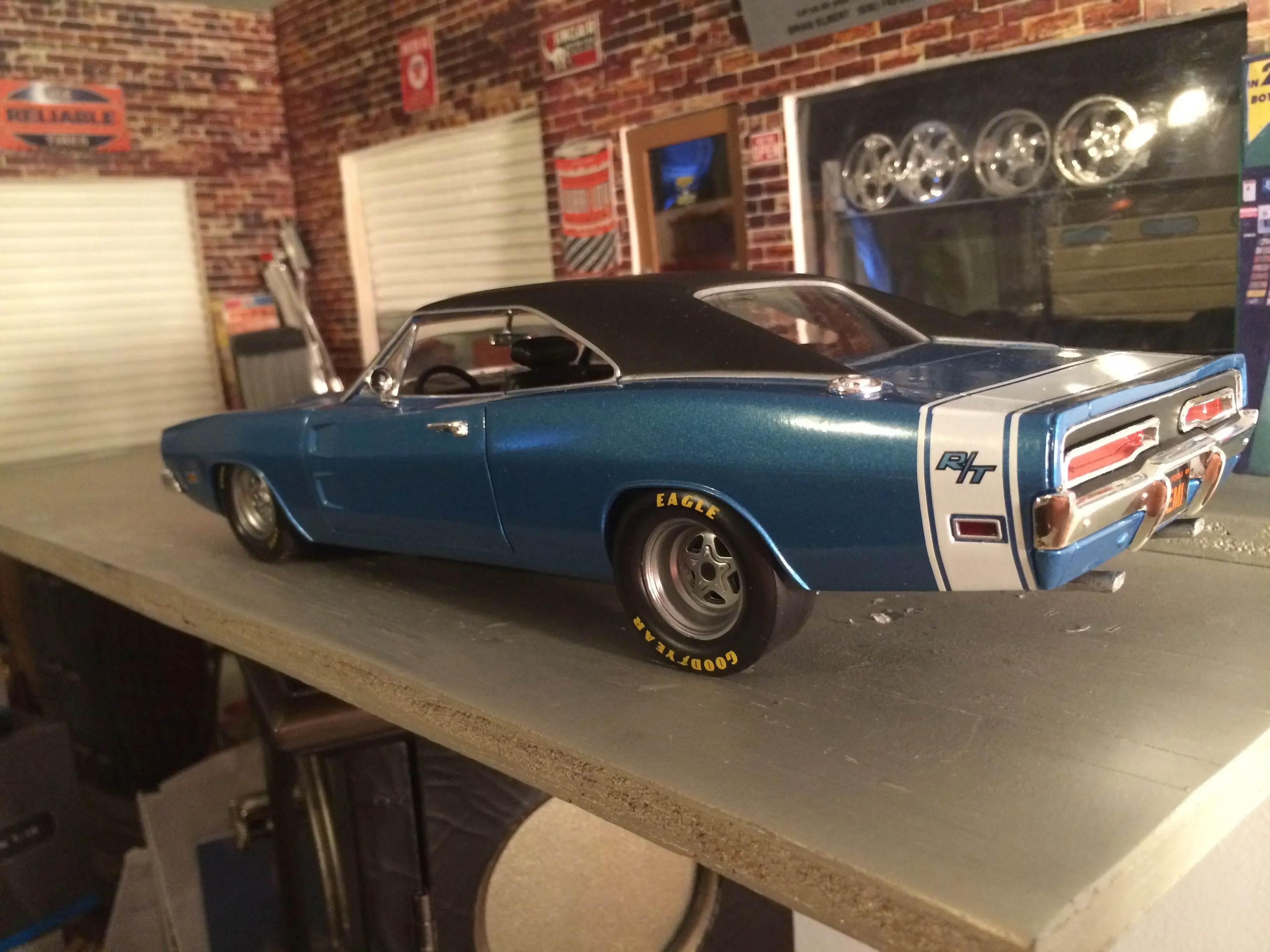 46833 diecast scale garage lighting