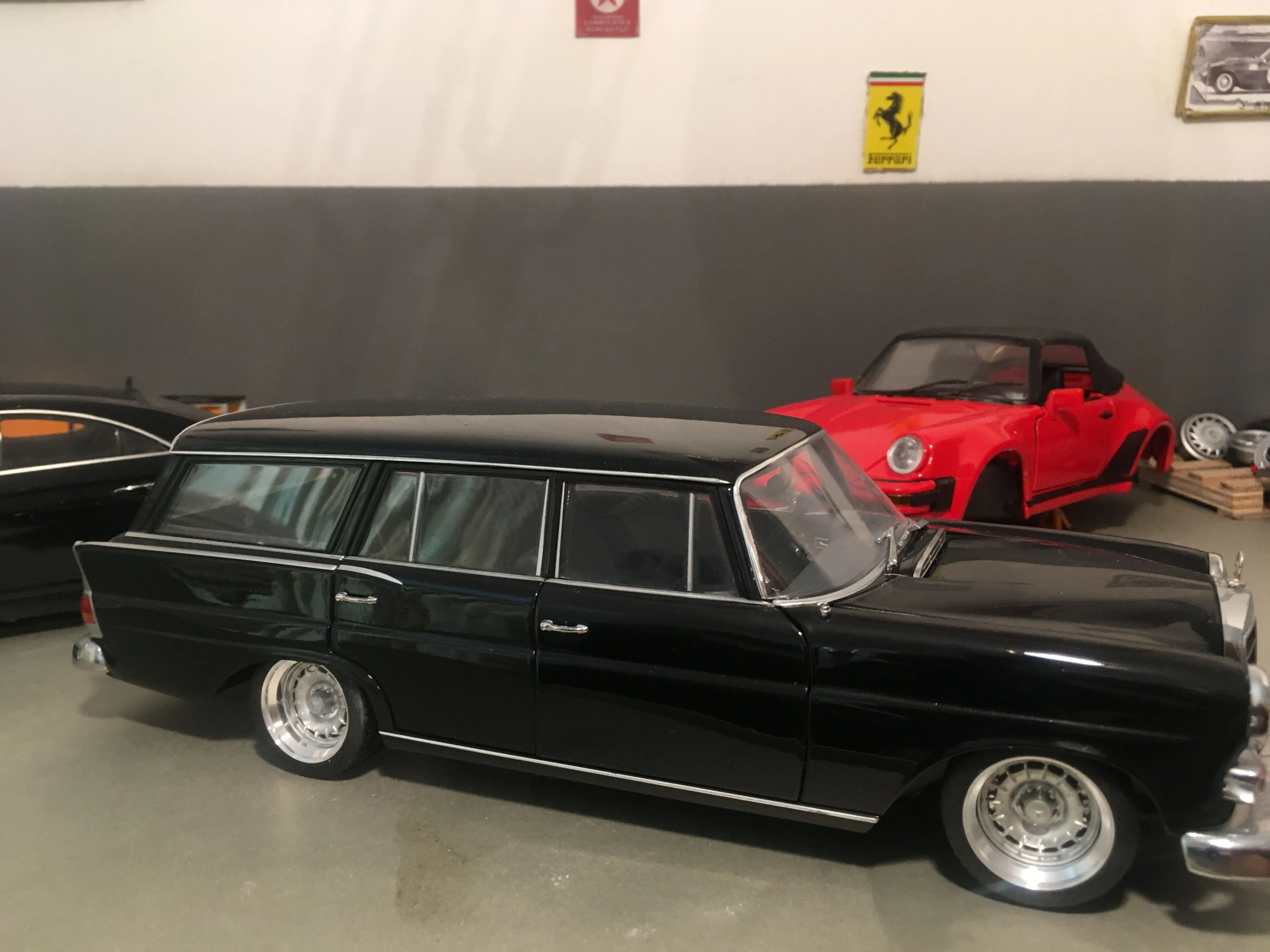 46833 diecast scale garage materials