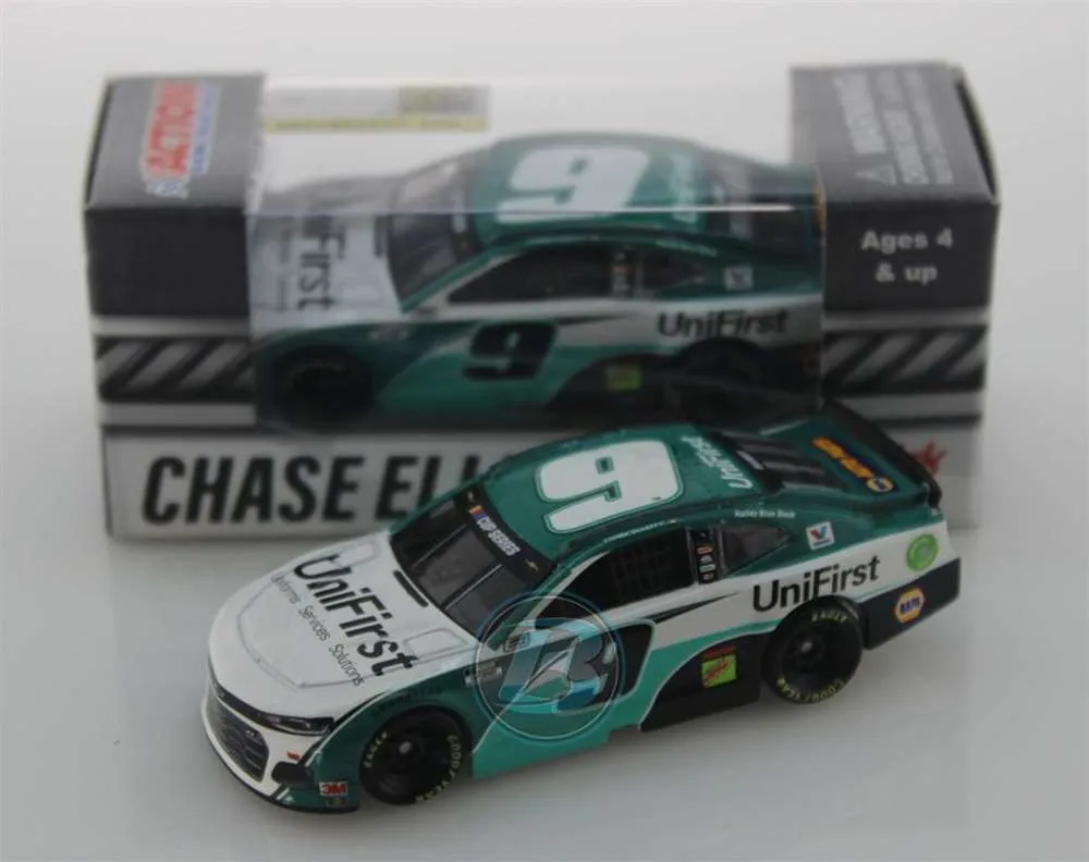 46836 chase elliott hooters diecast